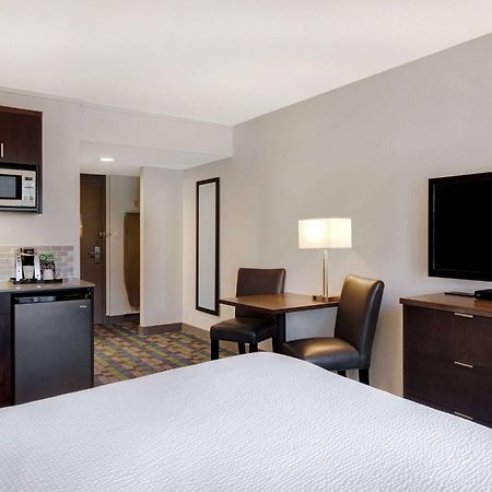 Days Inn By Wyndham Victoria Airport Sidney Buitenkant foto