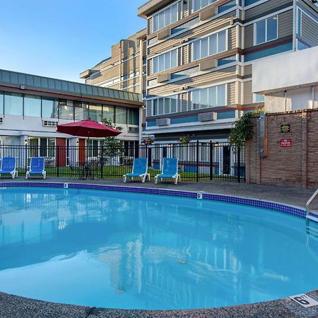 Days Inn By Wyndham Victoria Airport Sidney Buitenkant foto