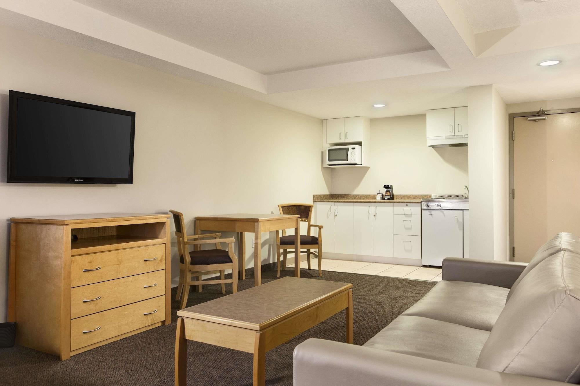 Days Inn By Wyndham Victoria Airport Sidney Buitenkant foto
