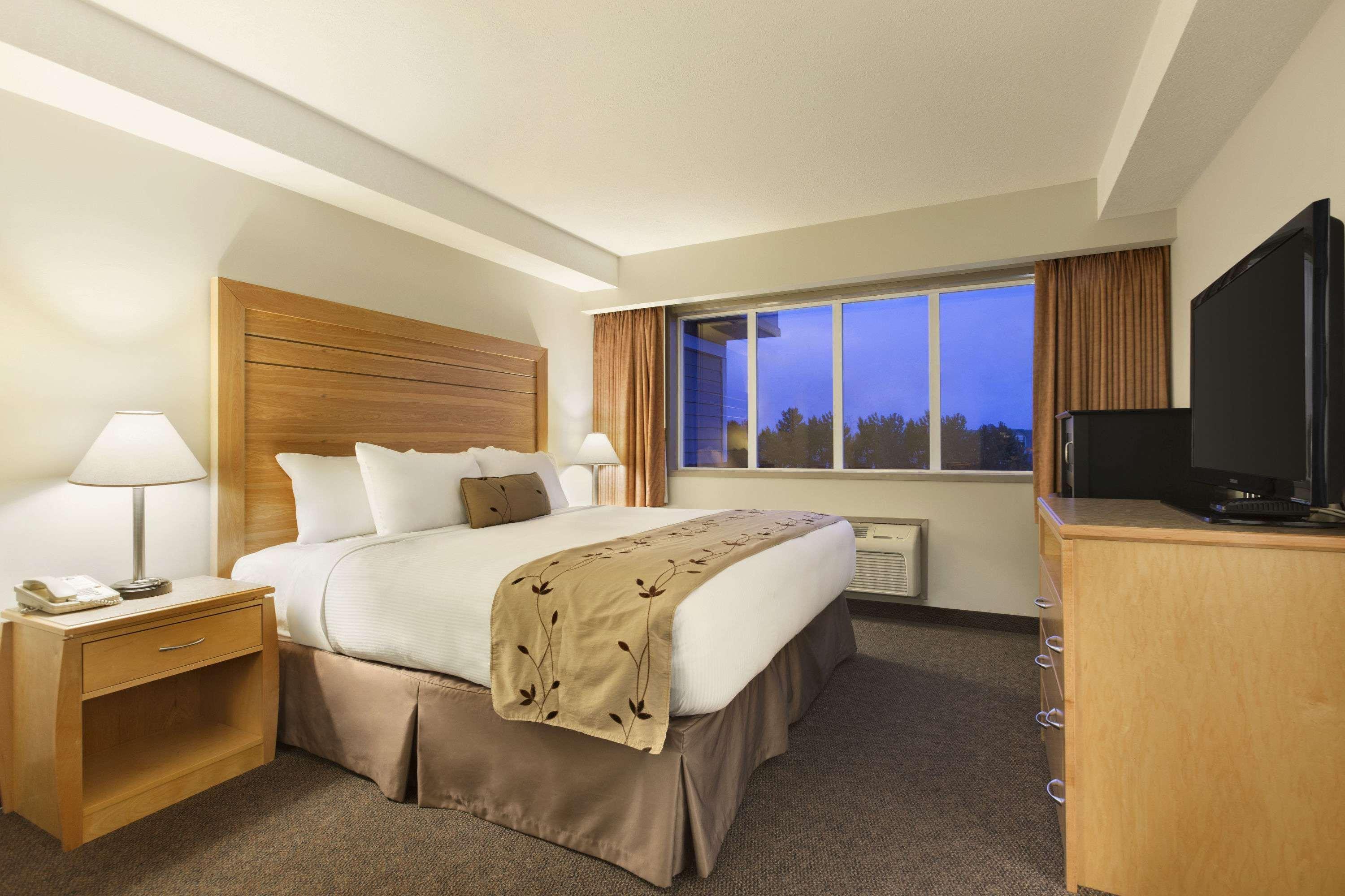Days Inn By Wyndham Victoria Airport Sidney Buitenkant foto