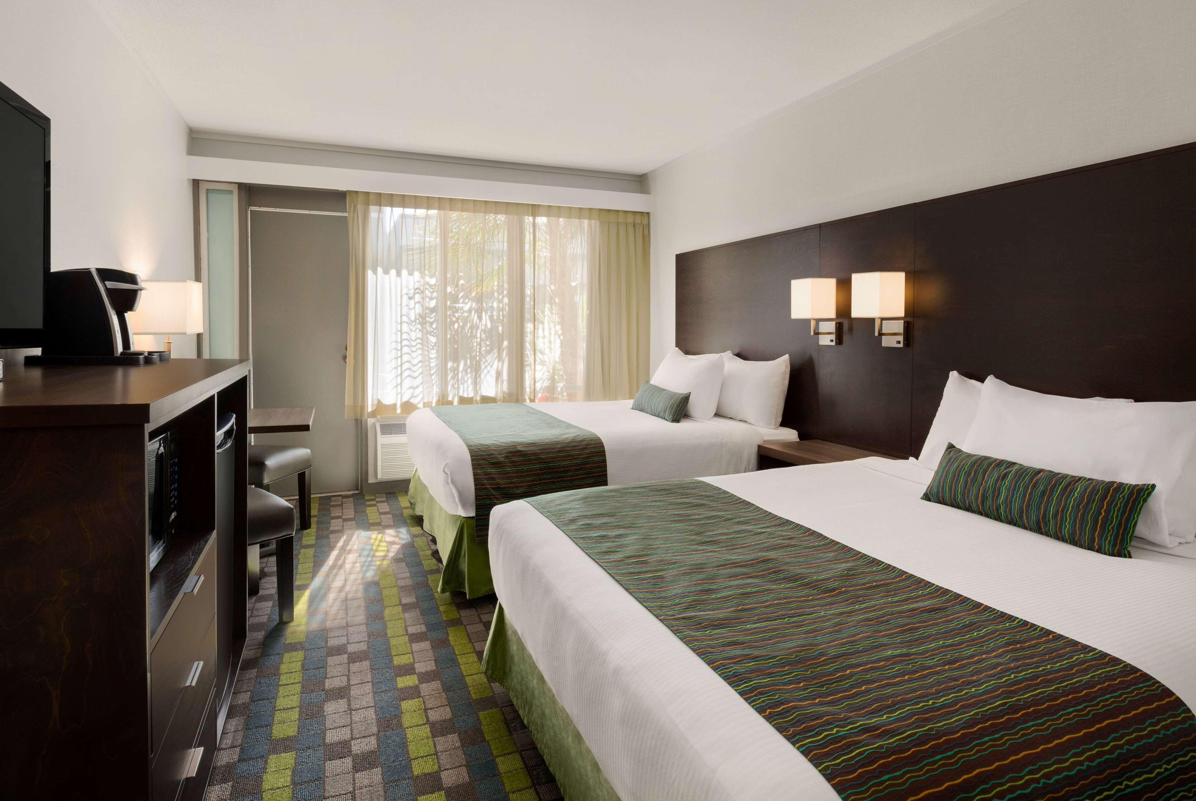 Days Inn By Wyndham Victoria Airport Sidney Buitenkant foto