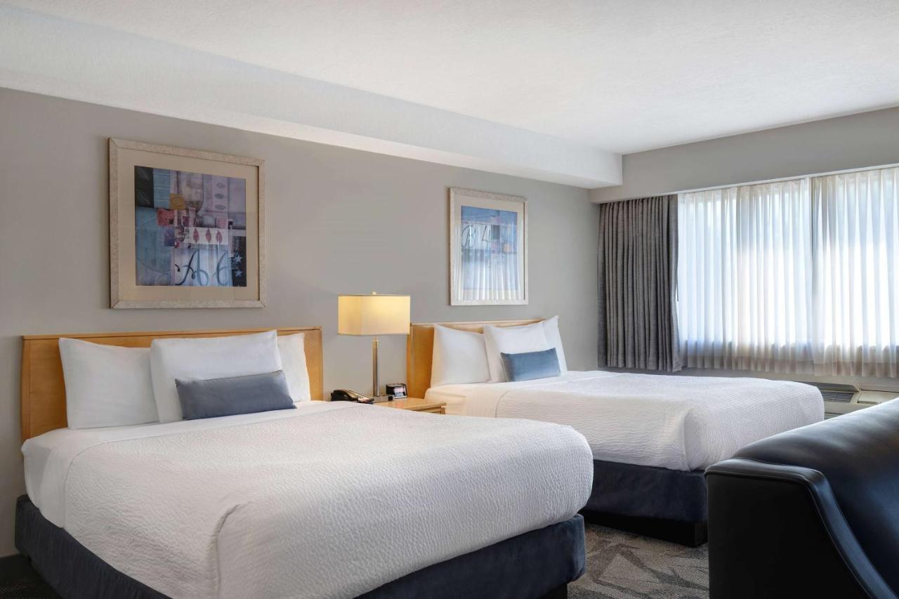 Days Inn By Wyndham Victoria Airport Sidney Buitenkant foto