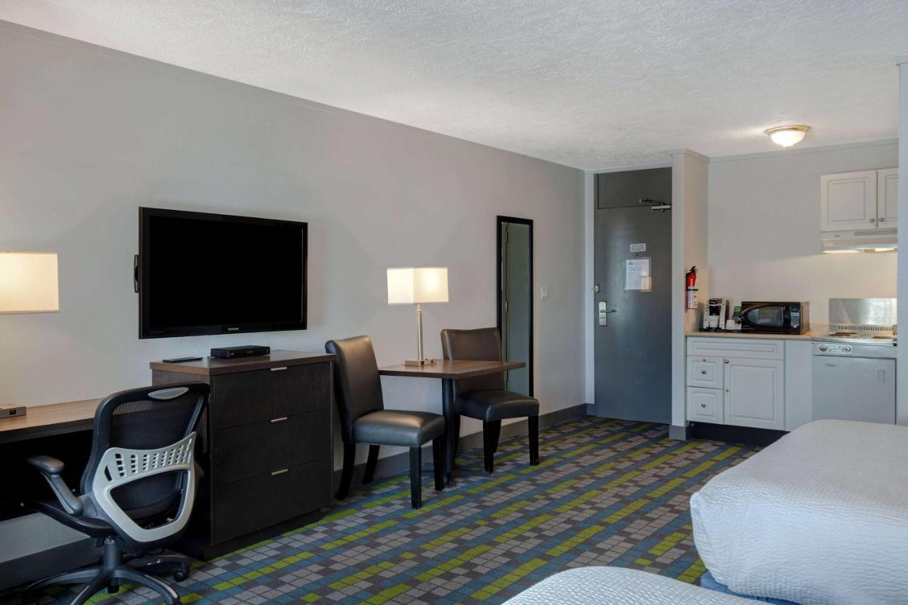 Days Inn By Wyndham Victoria Airport Sidney Buitenkant foto