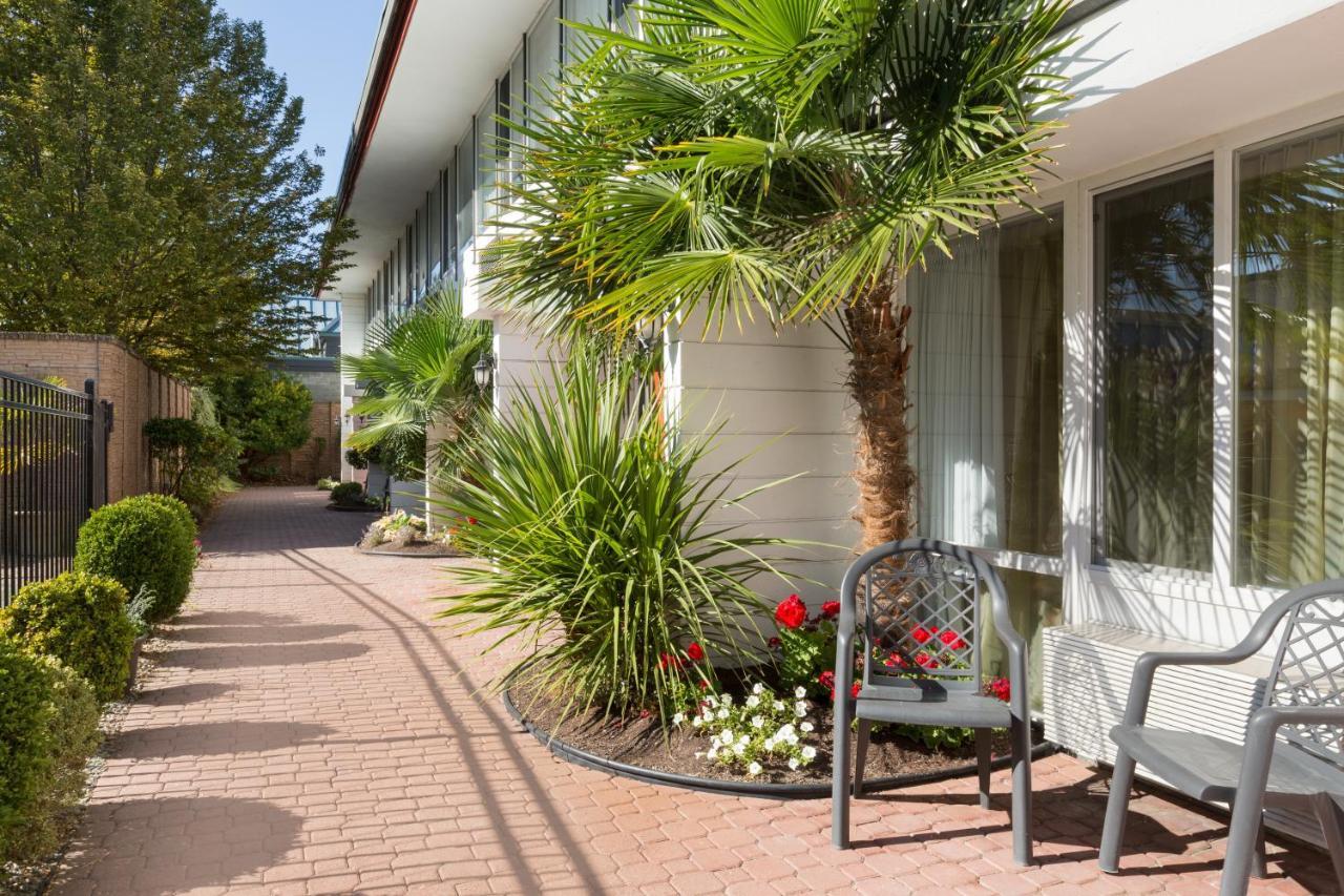 Days Inn By Wyndham Victoria Airport Sidney Buitenkant foto