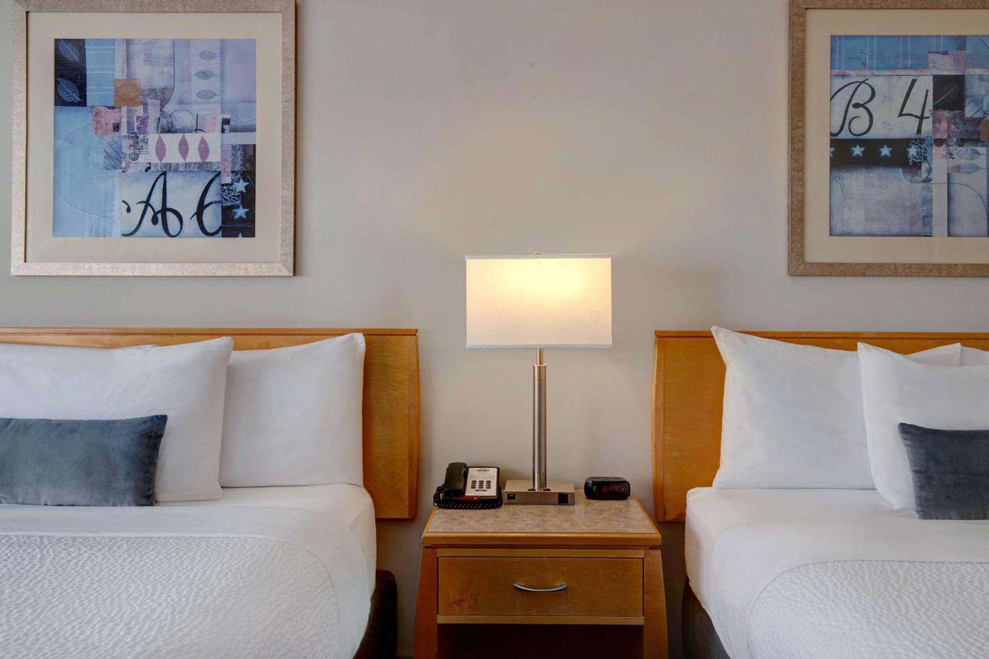 Days Inn By Wyndham Victoria Airport Sidney Buitenkant foto