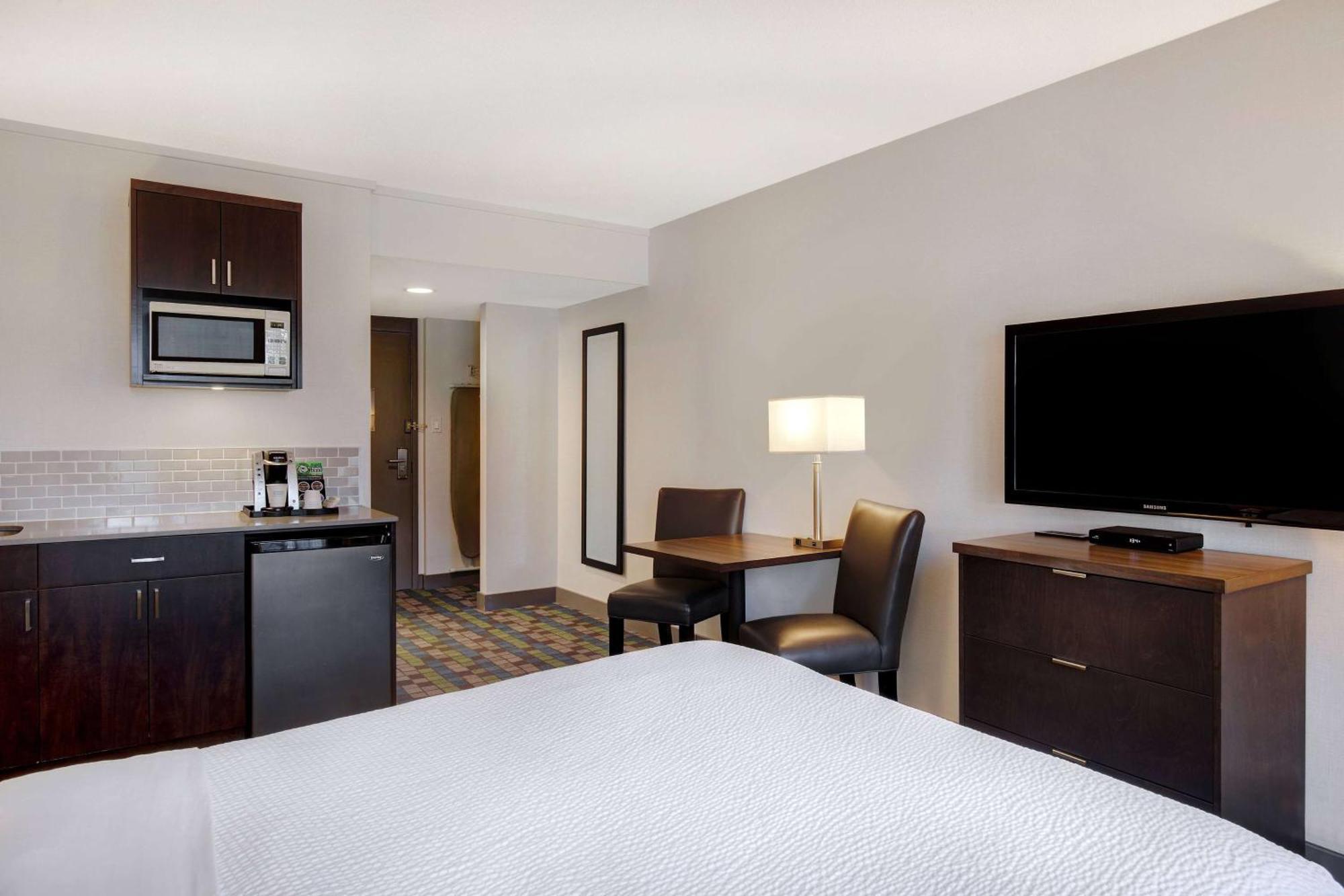 Days Inn By Wyndham Victoria Airport Sidney Buitenkant foto