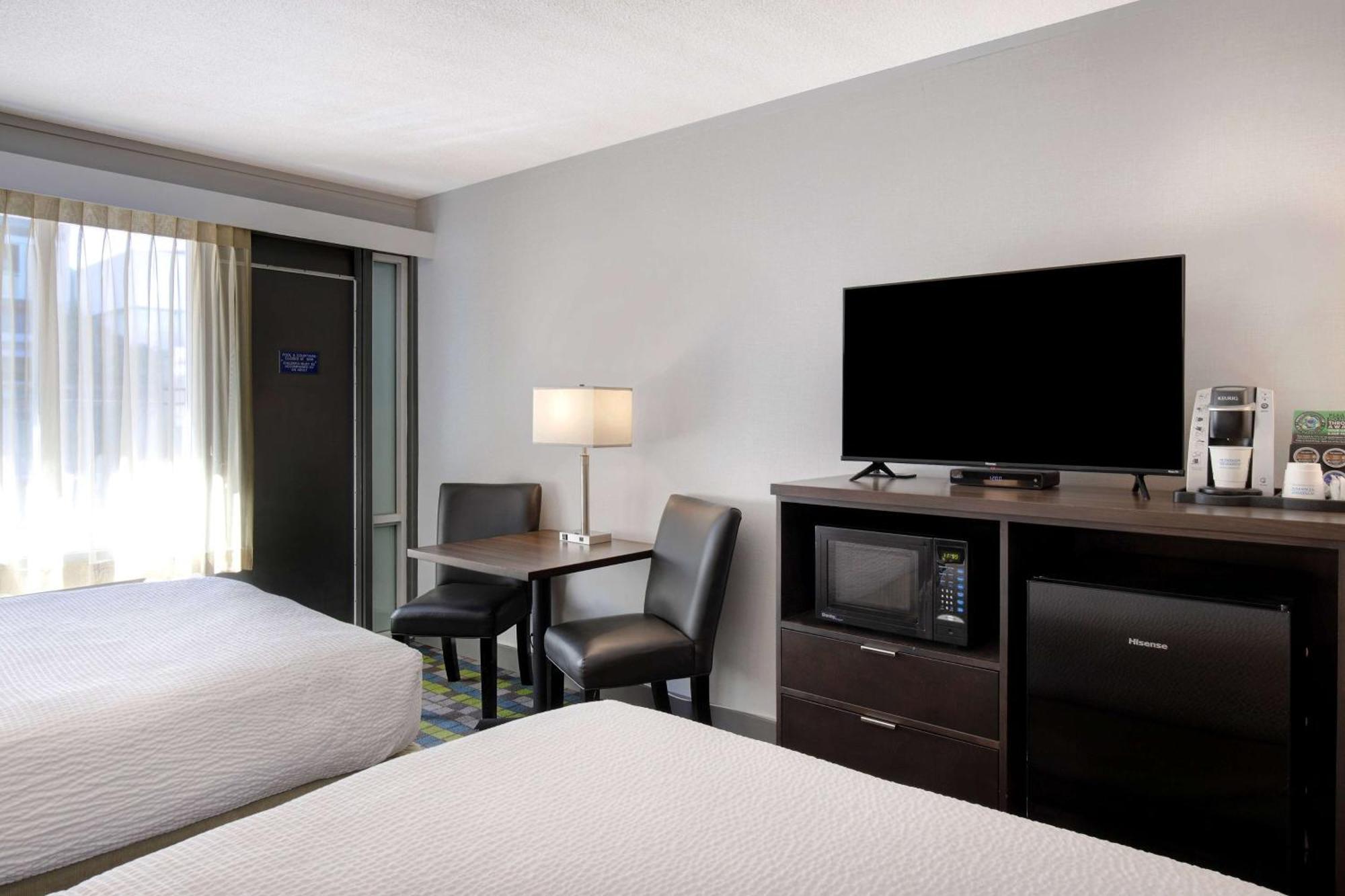 Days Inn By Wyndham Victoria Airport Sidney Buitenkant foto