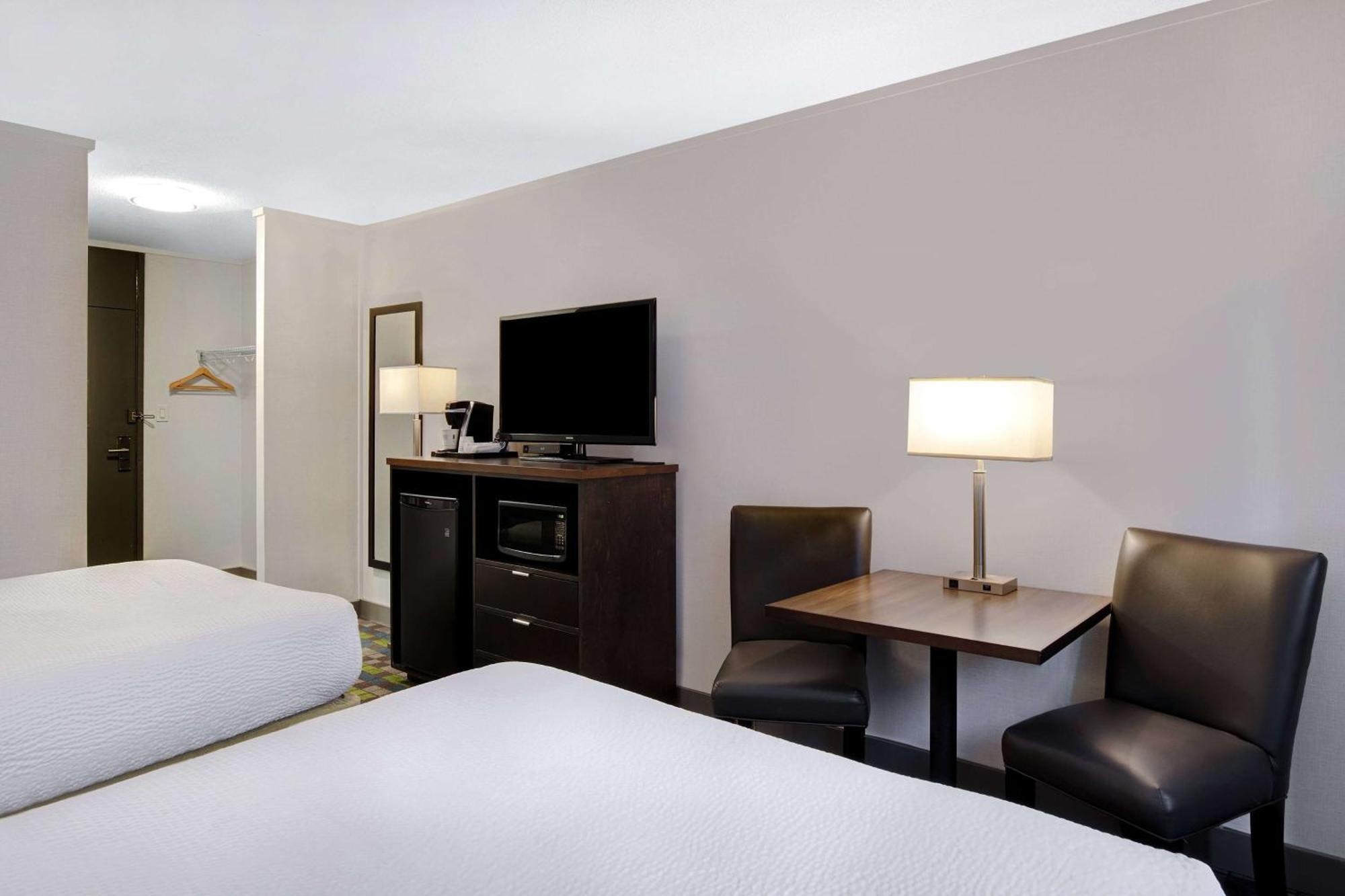 Days Inn By Wyndham Victoria Airport Sidney Buitenkant foto