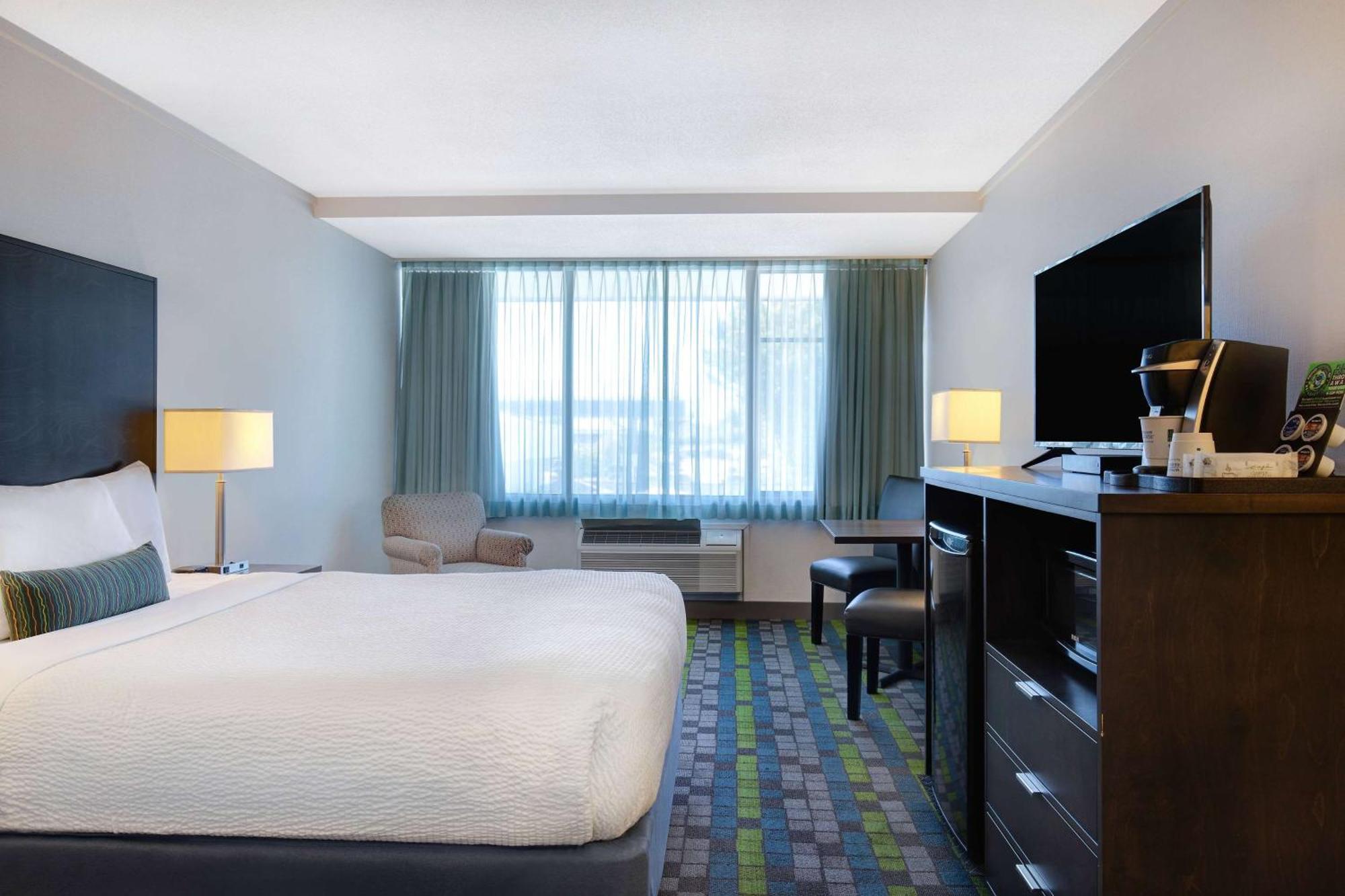 Days Inn By Wyndham Victoria Airport Sidney Buitenkant foto