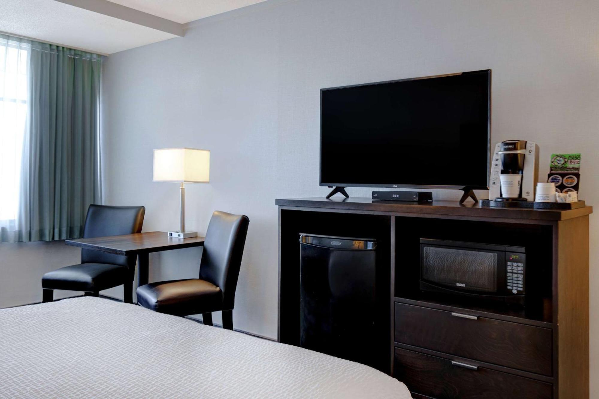 Days Inn By Wyndham Victoria Airport Sidney Buitenkant foto