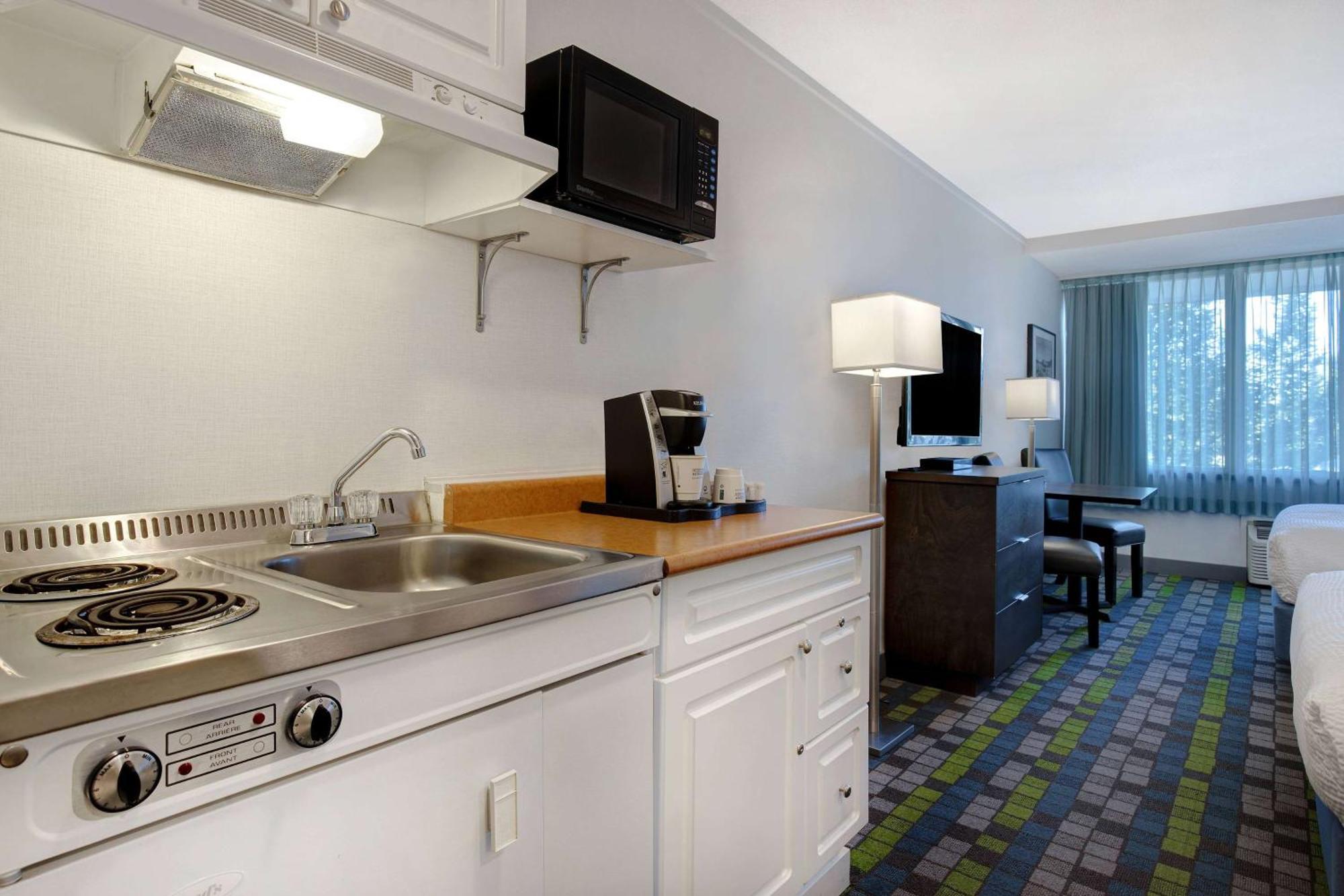 Days Inn By Wyndham Victoria Airport Sidney Buitenkant foto