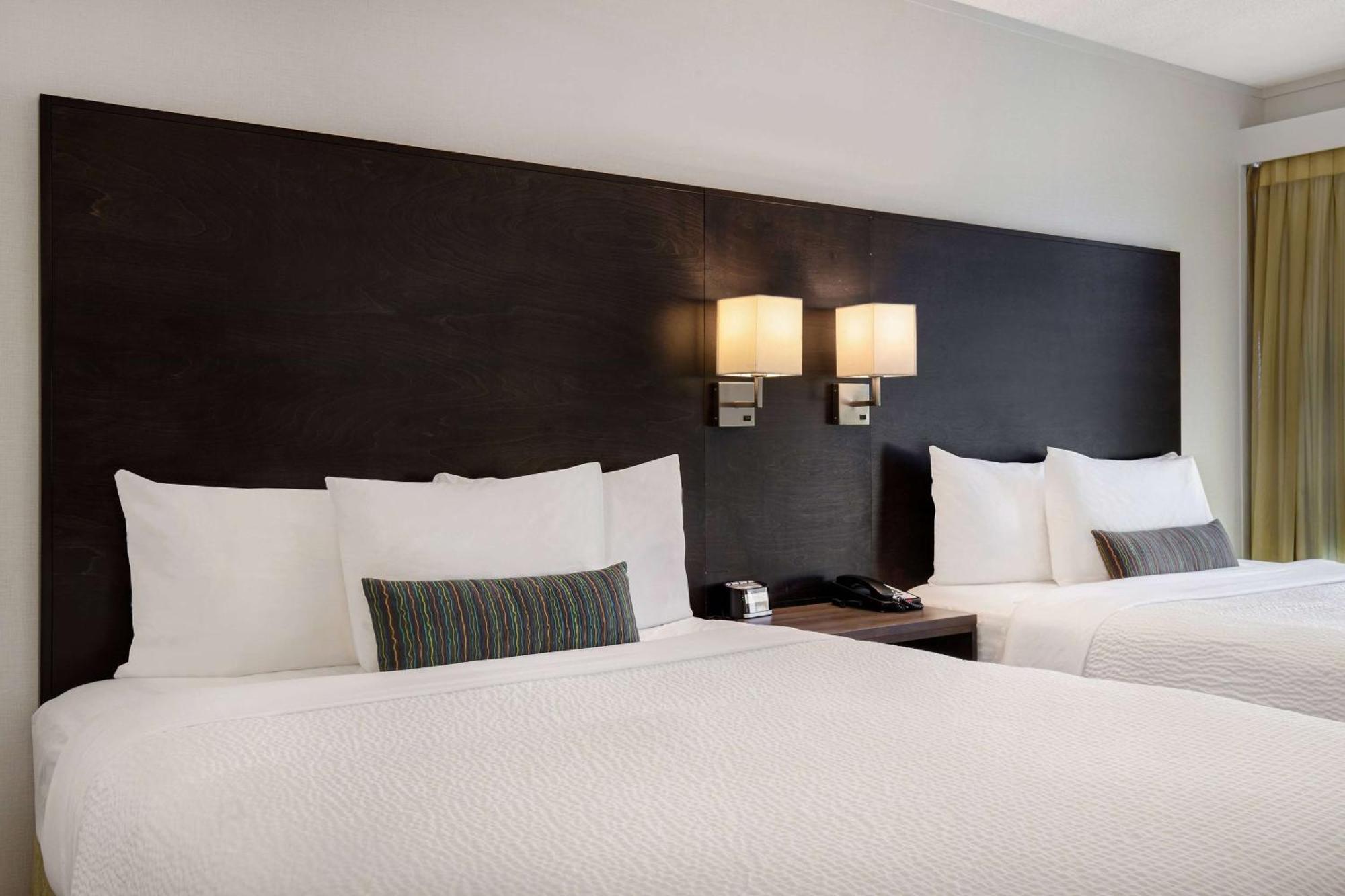 Days Inn By Wyndham Victoria Airport Sidney Buitenkant foto