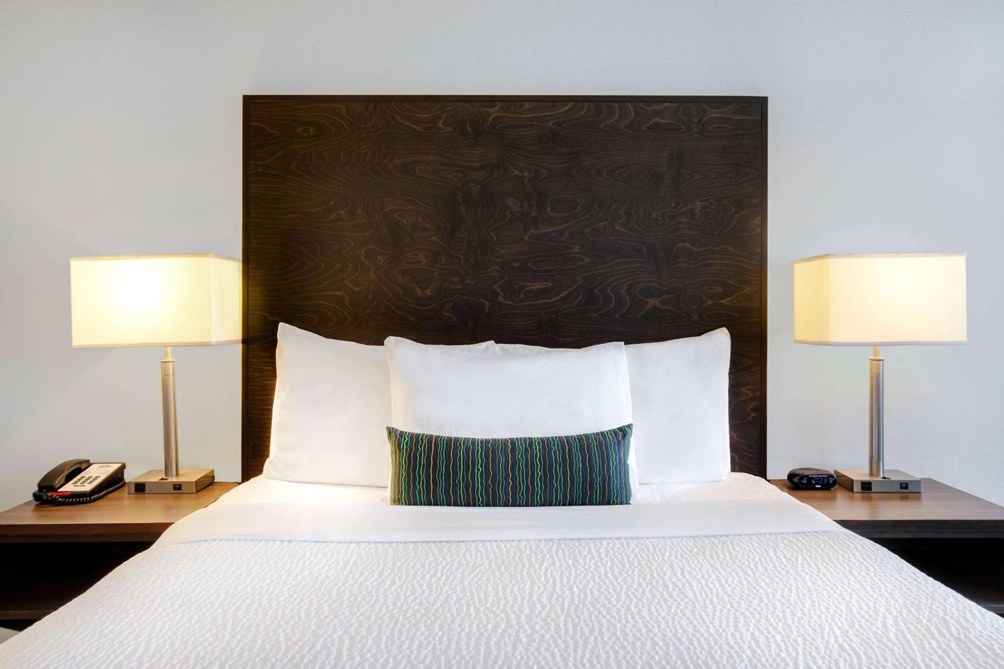 Days Inn By Wyndham Victoria Airport Sidney Buitenkant foto