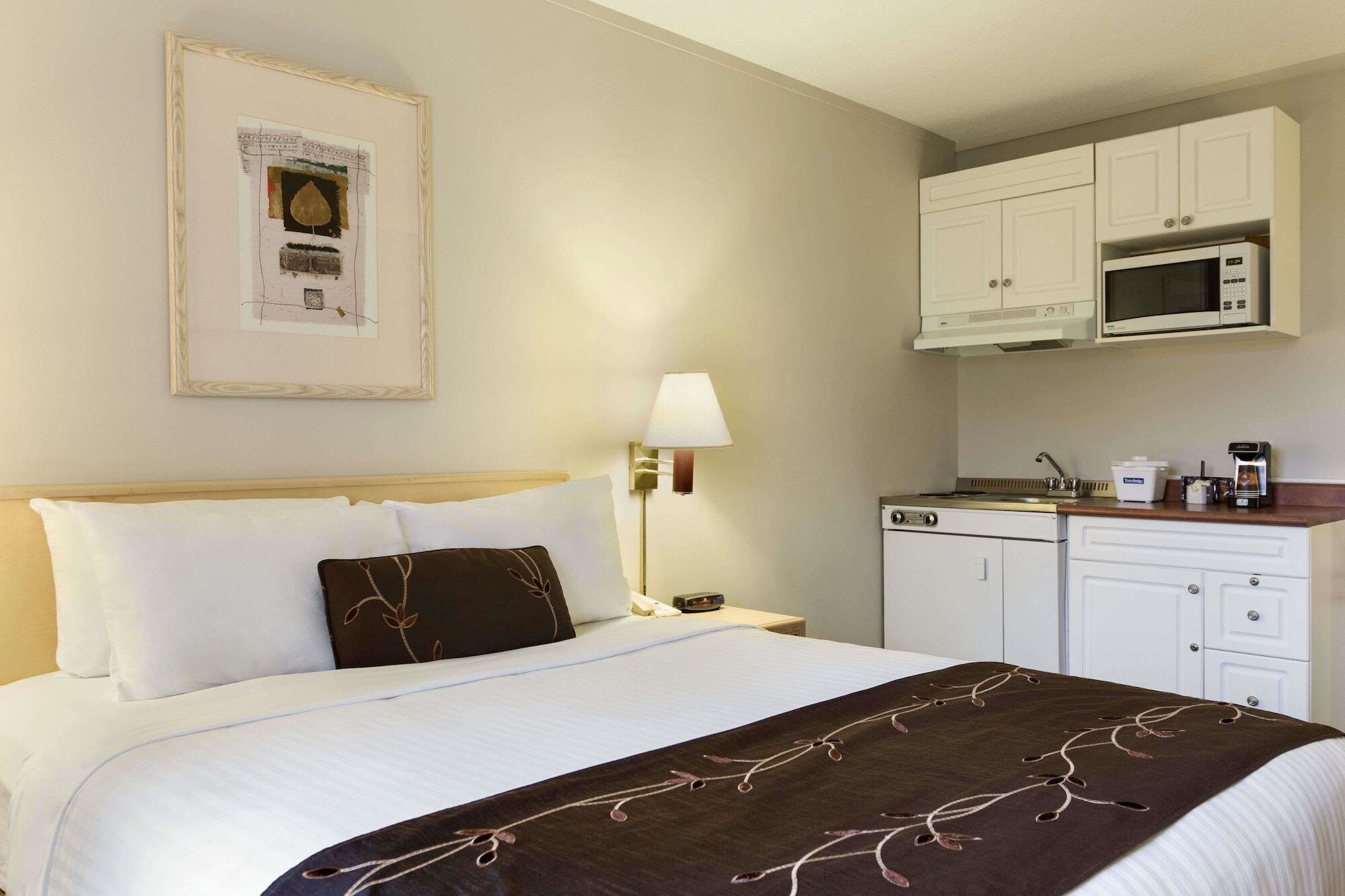 Days Inn By Wyndham Victoria Airport Sidney Buitenkant foto